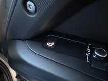 Land Rover Defender 110 D250 MHEV S - U1215