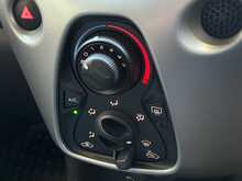 Toyota AYGO VVT-i x-play - U1239
