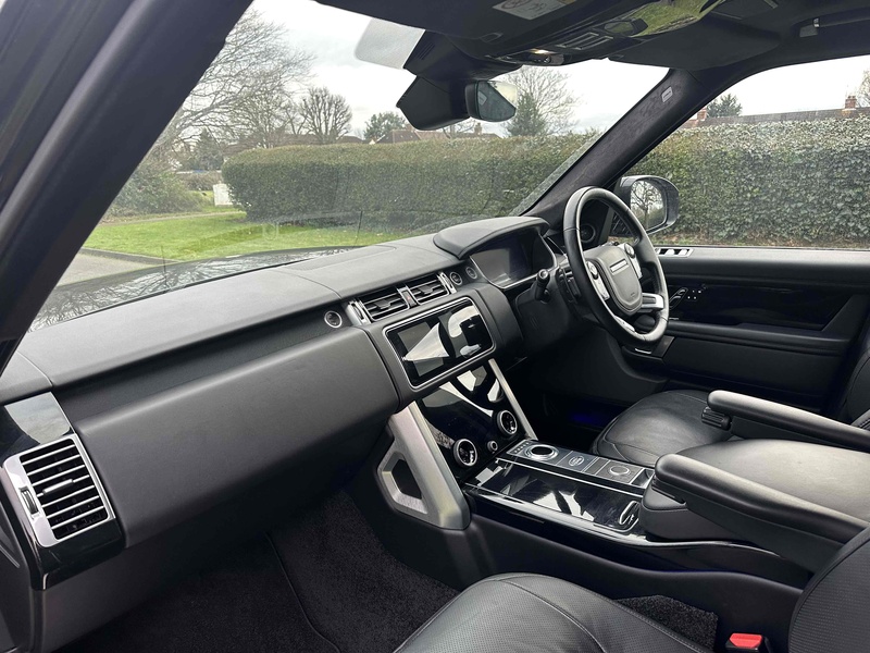 Land Rover 3.0 D300 MHEV Westminster Black SUV 5dr Diesel Auto 4WD Euro 6 (s/s) (300 ps)