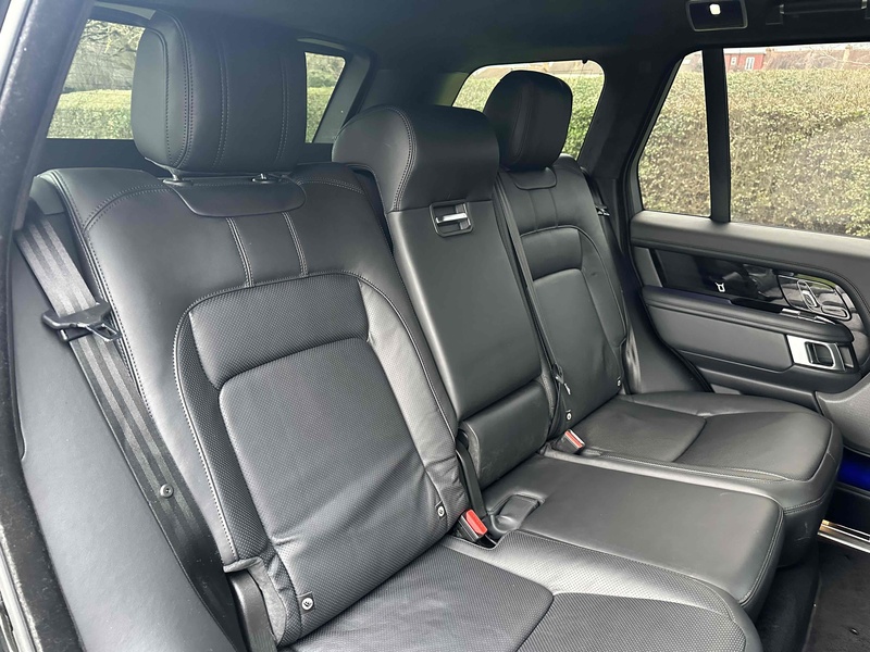 Land Rover 3.0 D300 MHEV Westminster Black SUV 5dr Diesel Auto 4WD Euro 6 (s/s) (300 ps)