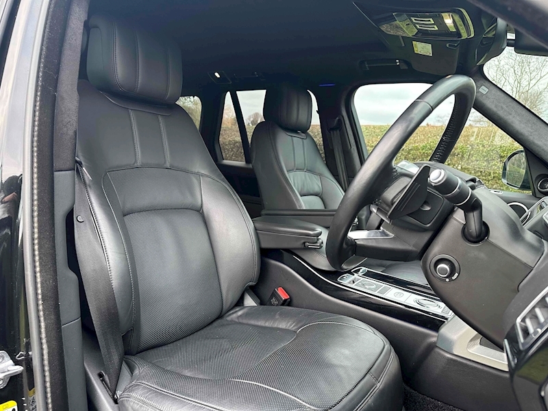 Land Rover 3.0 D300 MHEV Westminster Black SUV 5dr Diesel Auto 4WD Euro 6 (s/s) (300 ps)