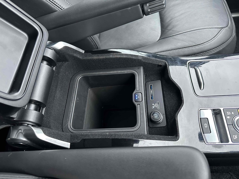 Land Rover 3.0 D300 MHEV Westminster Black SUV 5dr Diesel Auto 4WD Euro 6 (s/s) (300 ps)