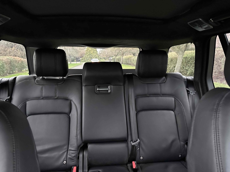 Land Rover 3.0 D300 MHEV Westminster Black SUV 5dr Diesel Auto 4WD Euro 6 (s/s) (300 ps)