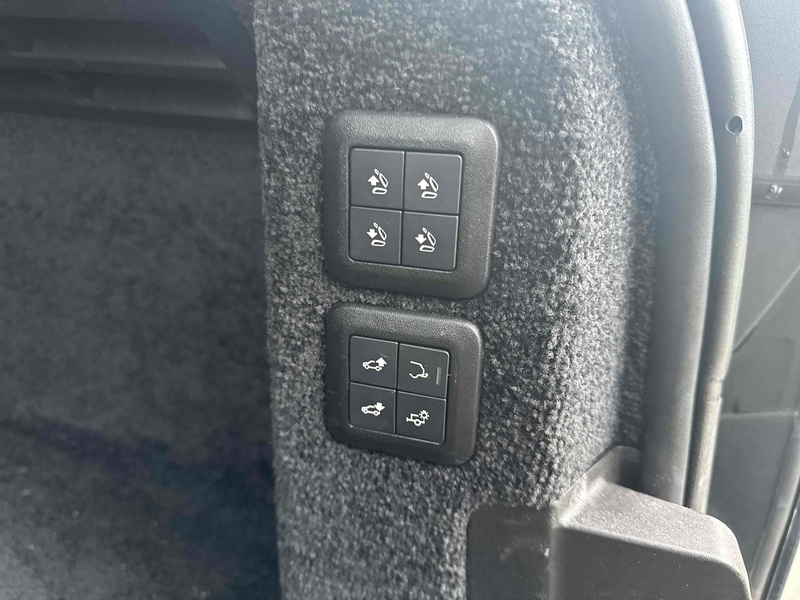 Land Rover 3.0 D300 MHEV Westminster Black SUV 5dr Diesel Auto 4WD Euro 6 (s/s) (300 ps)