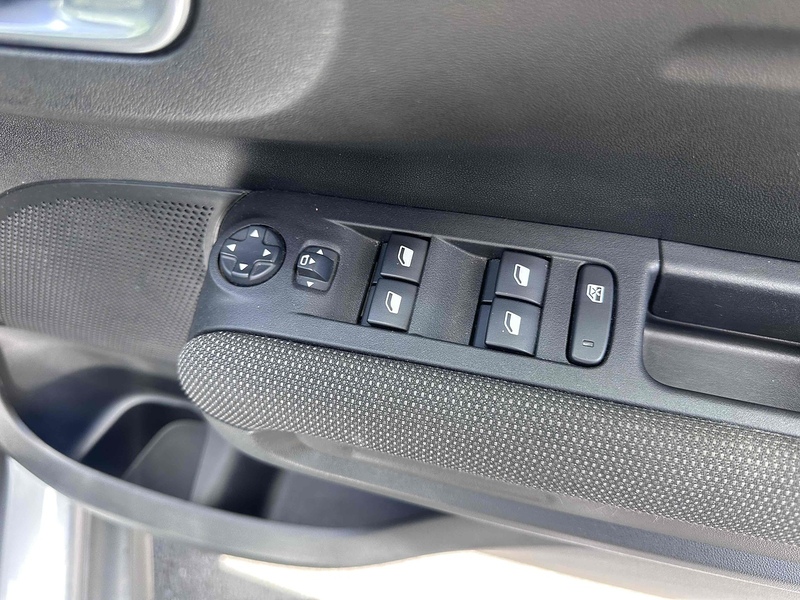 Citroen PureTech Shine SUV 1.2 Manual Petrol