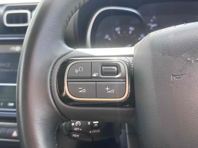 Citroen PureTech Shine SUV 1.2 Manual Petrol