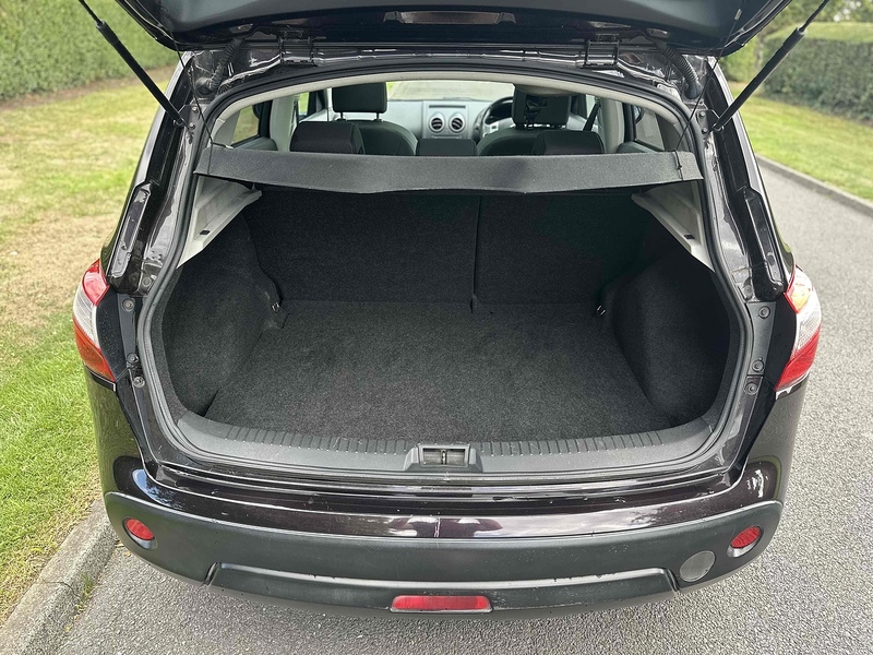 Nissan 2.0 dCi n-tec SUV 5dr Diesel Manual 2WD Euro 5 (150 ps)