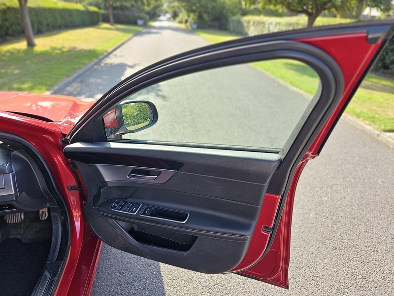 Jaguar d R-Sport Saloon 2.0 Automatic Diesel