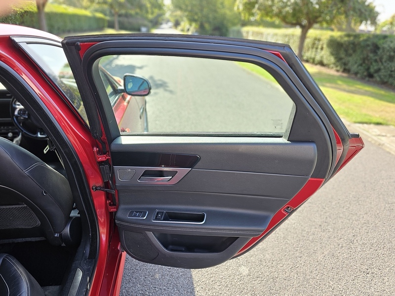 Jaguar d R-Sport Saloon 2.0 Automatic Diesel