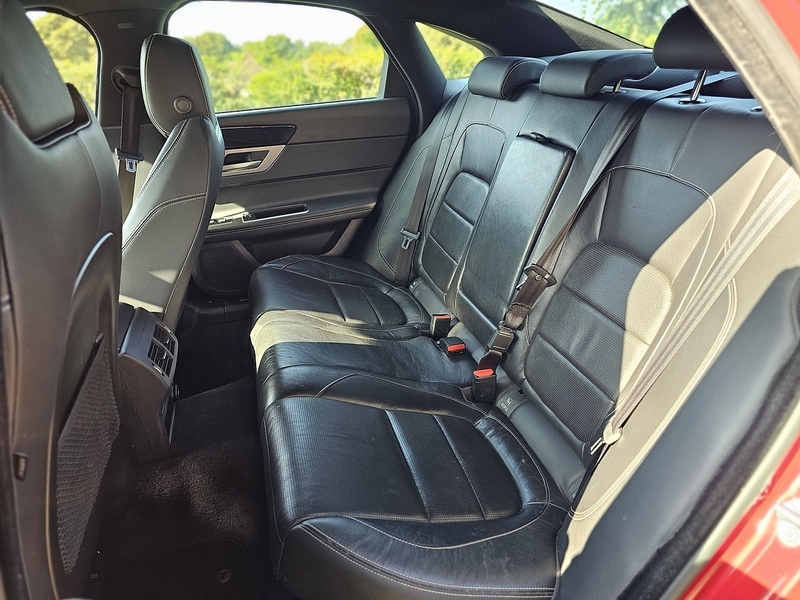 Jaguar d R-Sport Saloon 2.0 Automatic Diesel