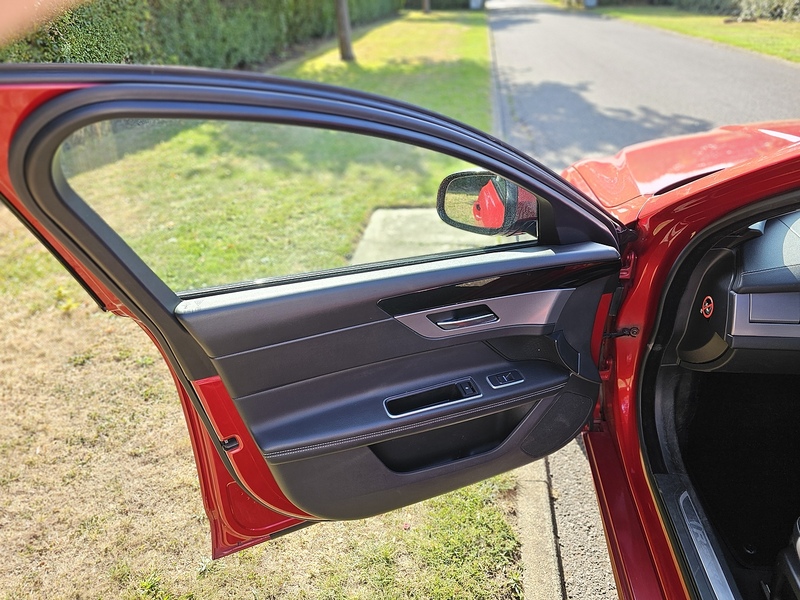 Jaguar d R-Sport Saloon 2.0 Automatic Diesel