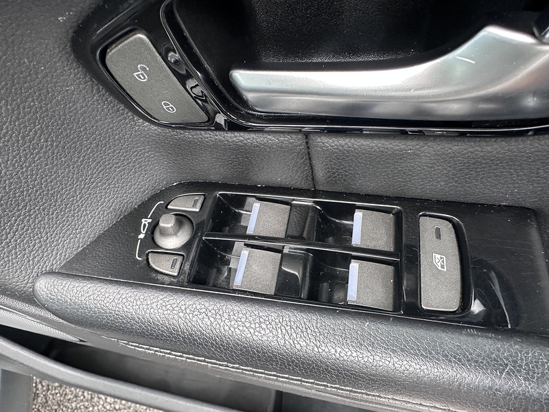 Land Rover eD4 SE Tech SUV 2.0 Manual Diesel