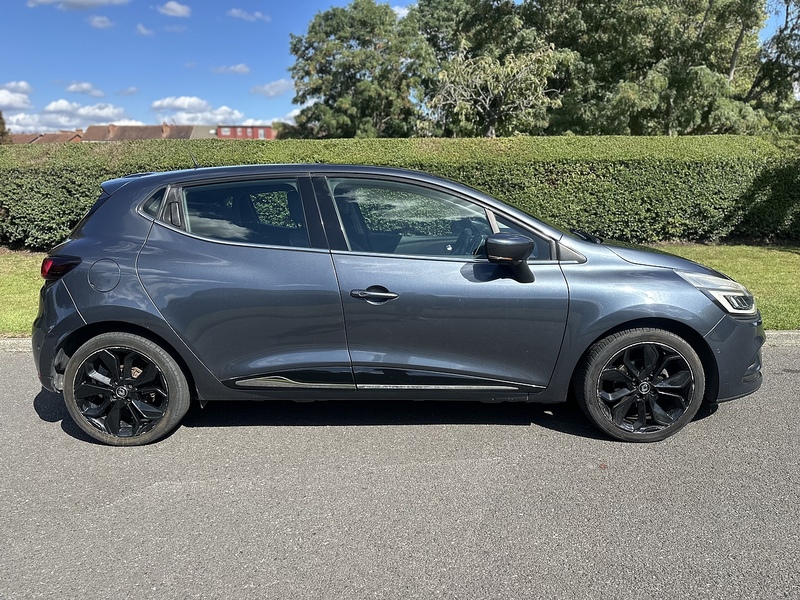 Renault TCe Signature Nav Hatchback 1.2 Manual Petrol