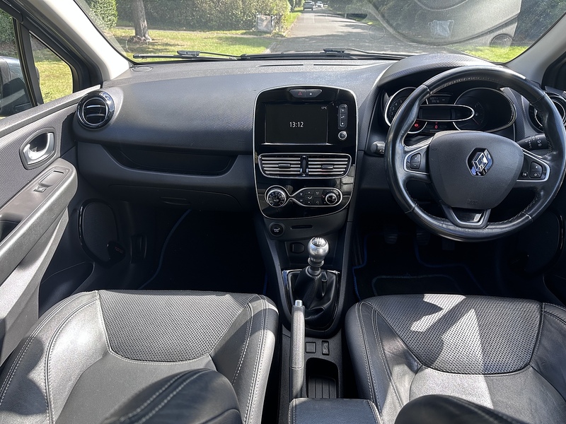Renault TCe Signature Nav Hatchback 1.2 Manual Petrol