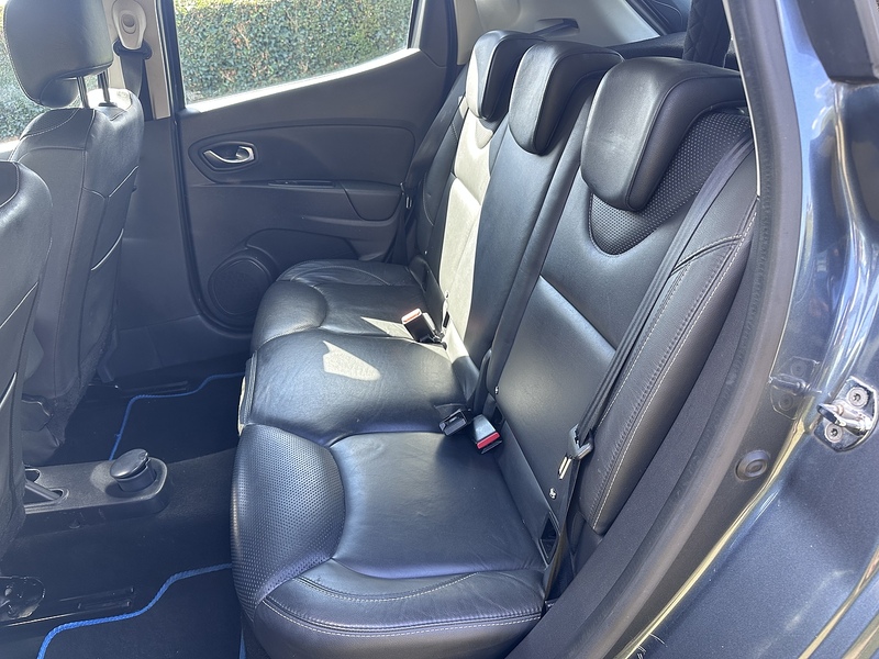 Renault TCe Signature Nav Hatchback 1.2 Manual Petrol