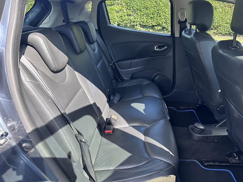 Renault TCe Signature Nav Hatchback 1.2 Manual Petrol