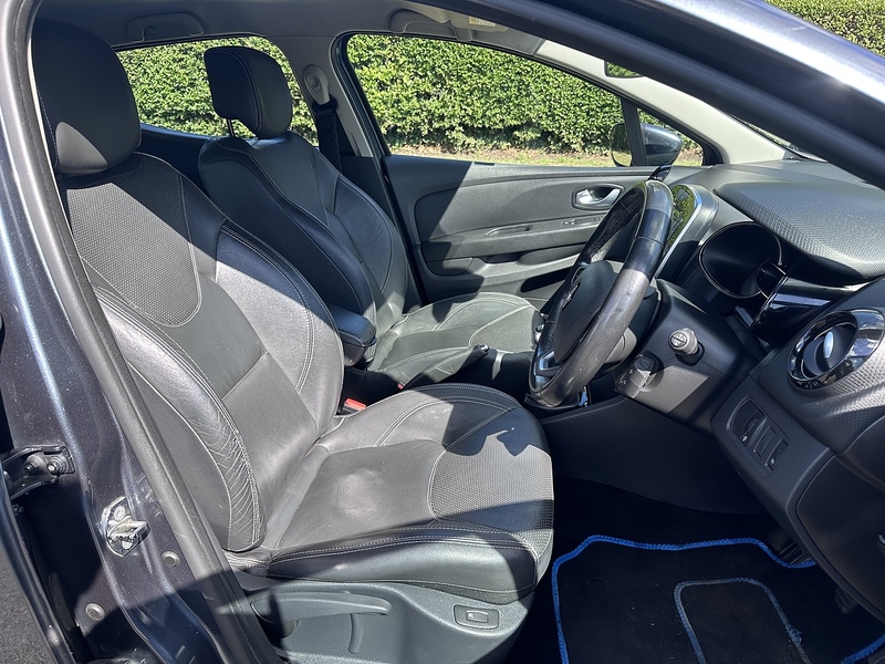 Renault TCe Signature Nav Hatchback 1.2 Manual Petrol