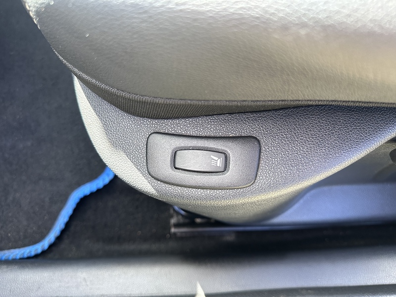 Renault TCe Signature Nav Hatchback 1.2 Manual Petrol