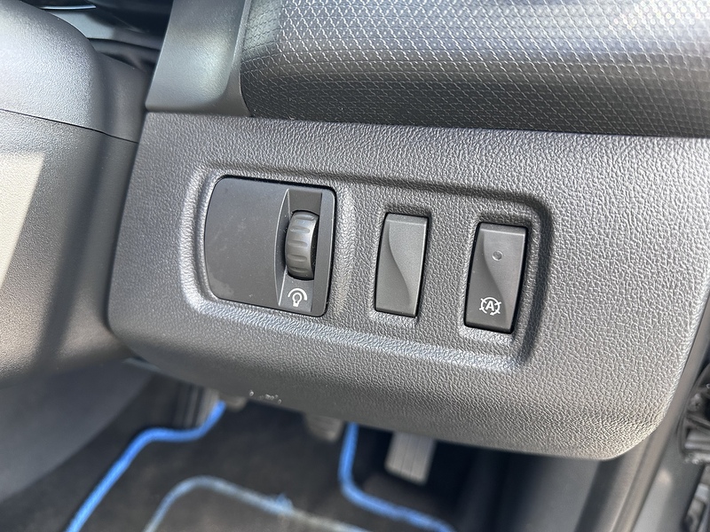 Renault TCe Signature Nav Hatchback 1.2 Manual Petrol