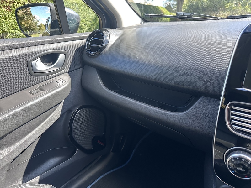 Renault TCe Signature Nav Hatchback 1.2 Manual Petrol