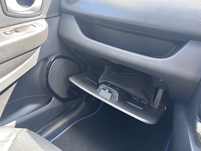 Renault TCe Signature Nav Hatchback 1.2 Manual Petrol