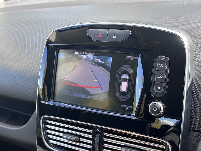 Renault TCe Signature Nav Hatchback 1.2 Manual Petrol