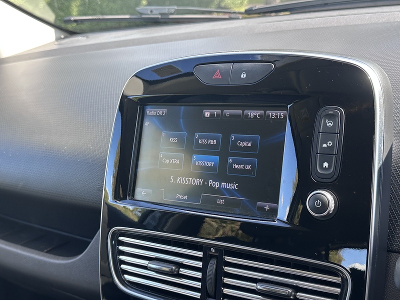 Renault TCe Signature Nav Hatchback 1.2 Manual Petrol