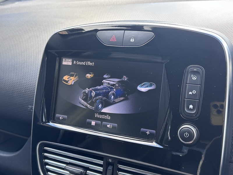 Renault TCe Signature Nav Hatchback 1.2 Manual Petrol