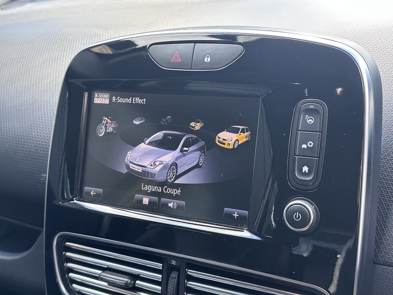 Renault TCe Signature Nav Hatchback 1.2 Manual Petrol