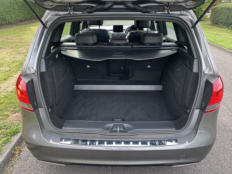 Mercedes-Benz B200d AMG Line MPV 2.1 Manual Diesel