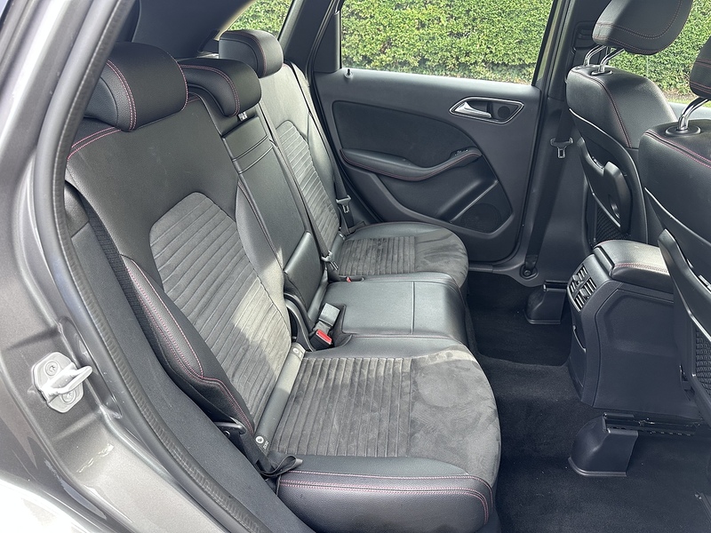 Mercedes-Benz B200d AMG Line MPV 2.1 Manual Diesel