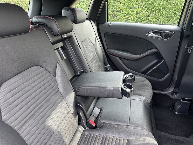 Mercedes-Benz B200d AMG Line MPV 2.1 Manual Diesel