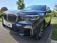 BMW X5 M50i V8 