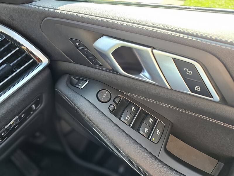 BMW M50i V8 SUV 4.4 Automatic Petrol