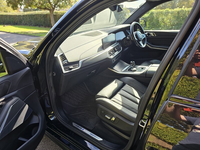 BMW M50i V8 SUV 4.4 Automatic Petrol