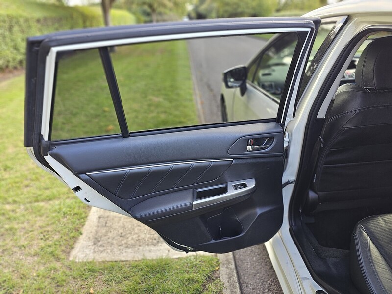 Subaru i GT Estate 1.6 Automatic Petrol