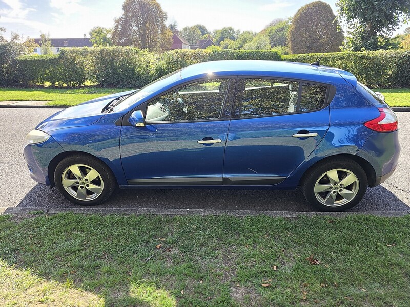 Renault 2.0 16V Dynamique TomTom Hatchback 5dr Petrol CVT Euro 5 (140 ps)