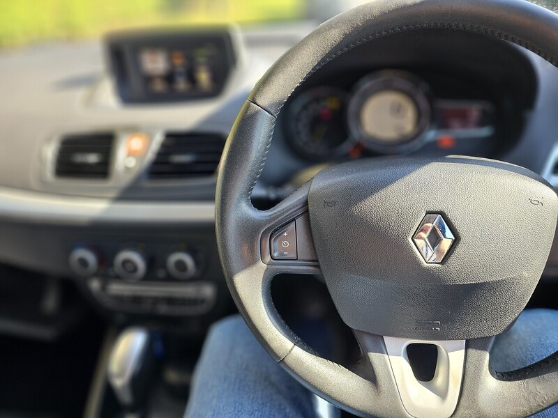 Renault 2.0 16V Dynamique TomTom Hatchback 5dr Petrol CVT Euro 5 (140 ps)