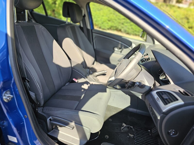 Renault 2.0 16V Dynamique TomTom Hatchback 5dr Petrol CVT Euro 5 (140 ps)