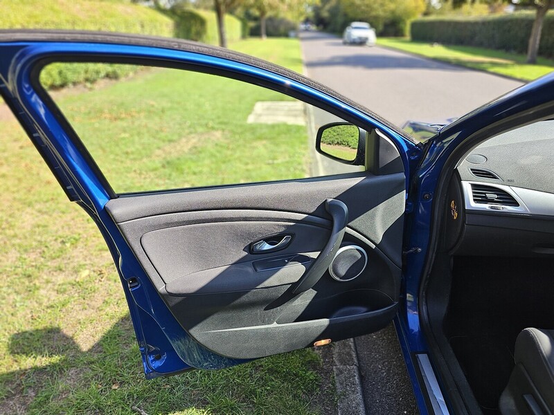 Renault 2.0 16V Dynamique TomTom Hatchback 5dr Petrol CVT Euro 5 (140 ps)