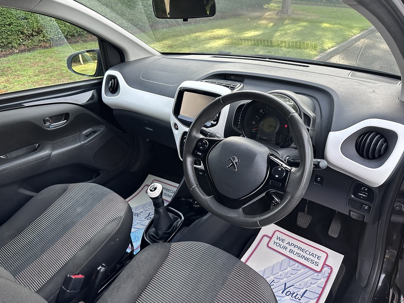 Peugeot VTi PureTech Allure Hatchback 1.2 Manual Petrol