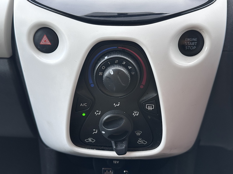 Peugeot VTi PureTech Allure Hatchback 1.2 Manual Petrol