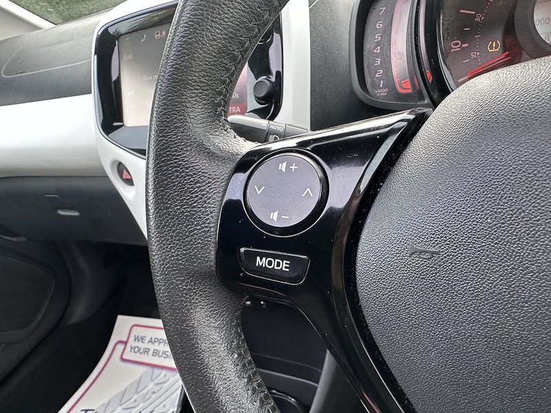 Peugeot VTi PureTech Allure Hatchback 1.2 Manual Petrol