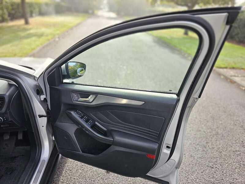 Ford 1.0T EcoBoost Titanium Hatchback 5dr Petrol Manual Euro 6 (s/s) (125 ps)