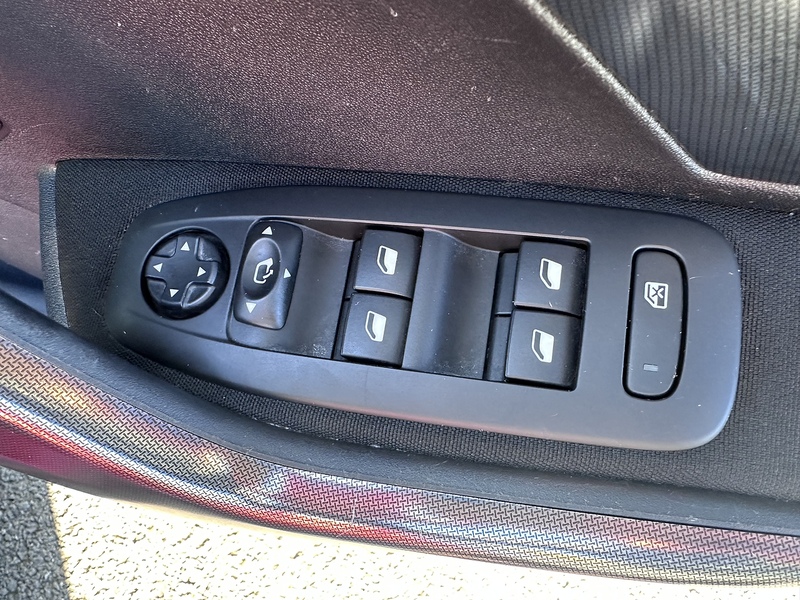 Peugeot PureTech Allure SUV 1.2 Manual Petrol