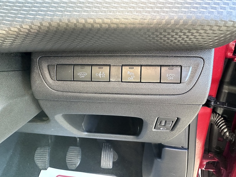 Peugeot PureTech Allure SUV 1.2 Manual Petrol