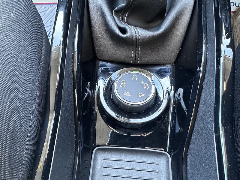 Peugeot PureTech Allure SUV 1.2 Manual Petrol