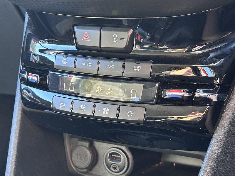 Peugeot PureTech Allure SUV 1.2 Manual Petrol