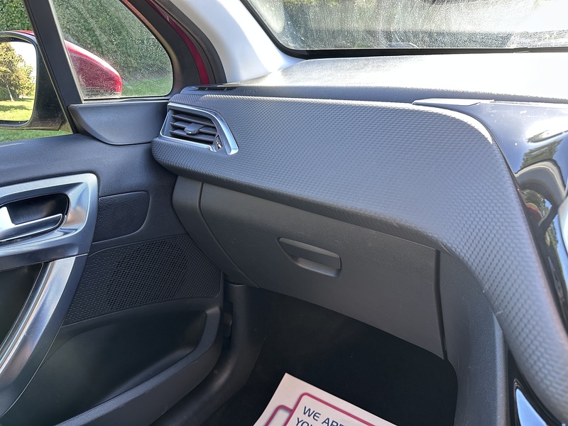 Peugeot PureTech Allure SUV 1.2 Manual Petrol