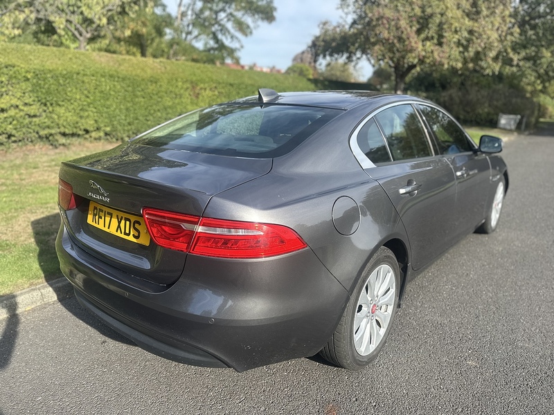 Jaguar d SE Saloon 2.0 Manual Diesel
